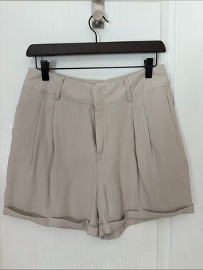 Women's High-Waist Tailored Shorts - Light Beige